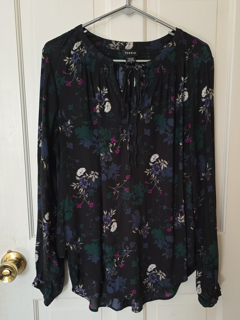 torrid Black Floral Peasant Tie-Neck Blouse Size 0